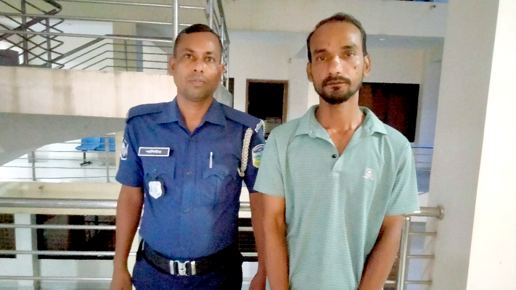 মাদকাসক্ত বাবাকে পুলিশে দিলেন ছেলে, ভ্রাম্যমাণ আদালতে কারাদণ্ড