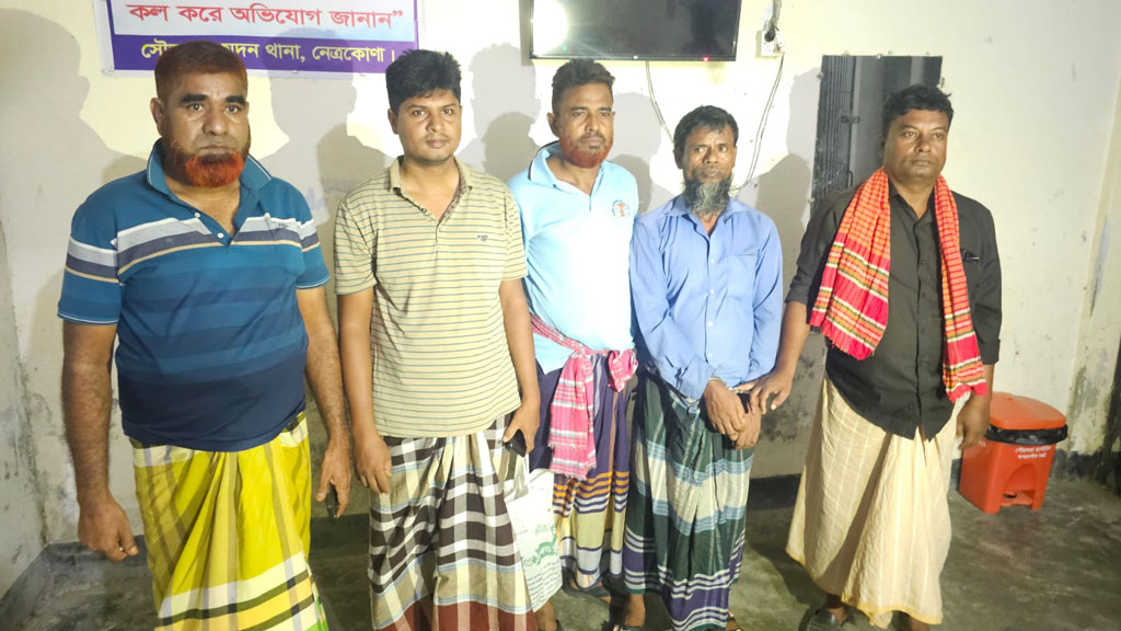 কৃষক সেজে হাওর থেকে হত্যা মামলার আসামিকে গ্রেপ্তার করল পুলিশ