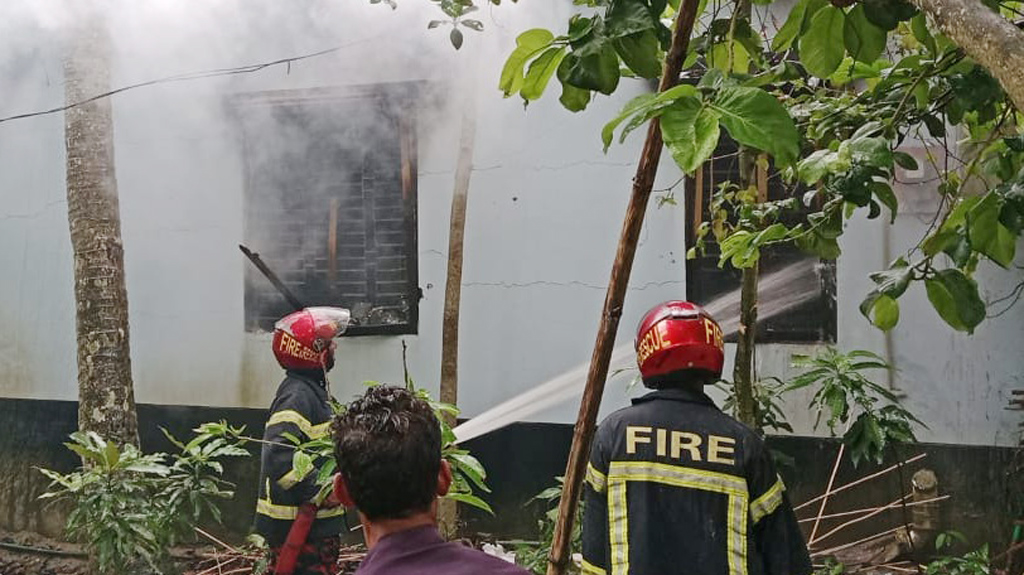 ইতালিপ্রবাসীকে পিটিয়ে হত্যার অভিযোগে শ্বশুরবাড়িতে অগ্নিসংযোগ
