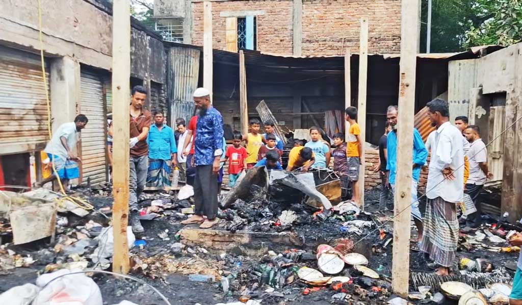 মাদারীপুরে ৮ ব্যবসাপ্রতিষ্ঠান পুড়ে কোটি টাকার ক্ষতি