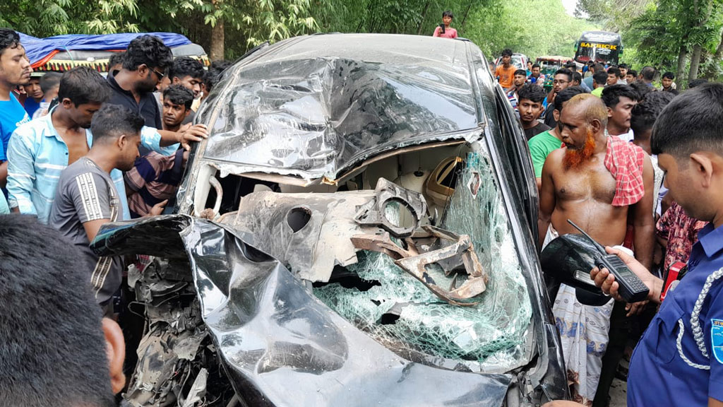 মাদারীপুরে বাস-মাইক্রোবাসের মুখোমুখি সংঘর্ষ, আহত ১০