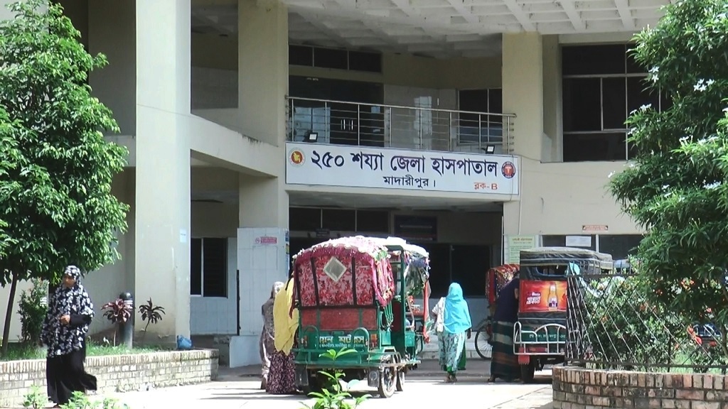 মাদারীপুর হাসপাতাল: কর্মীর অভাবে অচল ১০ আইসিইউ