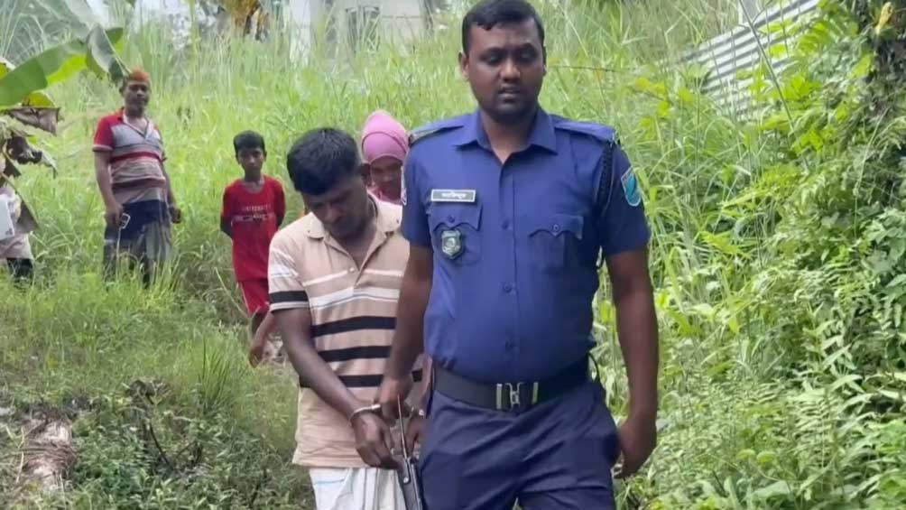 শিবচরে উঠানে পুতে রাখা ১১৬৫টি ইয়াবাসহ কারবারি আটক