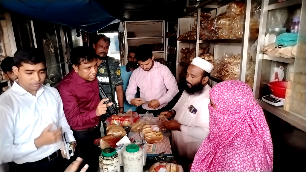 মাদারীপুরে নানা অভিযোগে বেকারিকে ১ লাখ টাকা জরিমানা