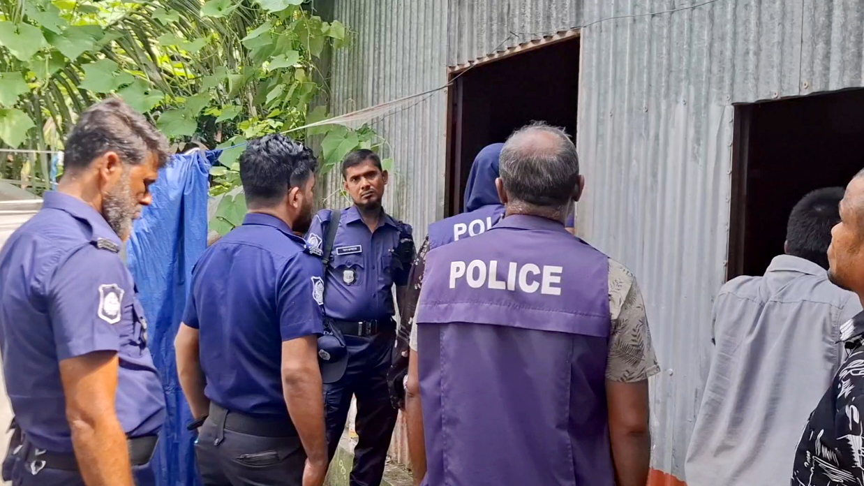 যৌতুকের জন্য গৃহবধূকে শ্বাসরোধে হত্যার অভিযোগ
