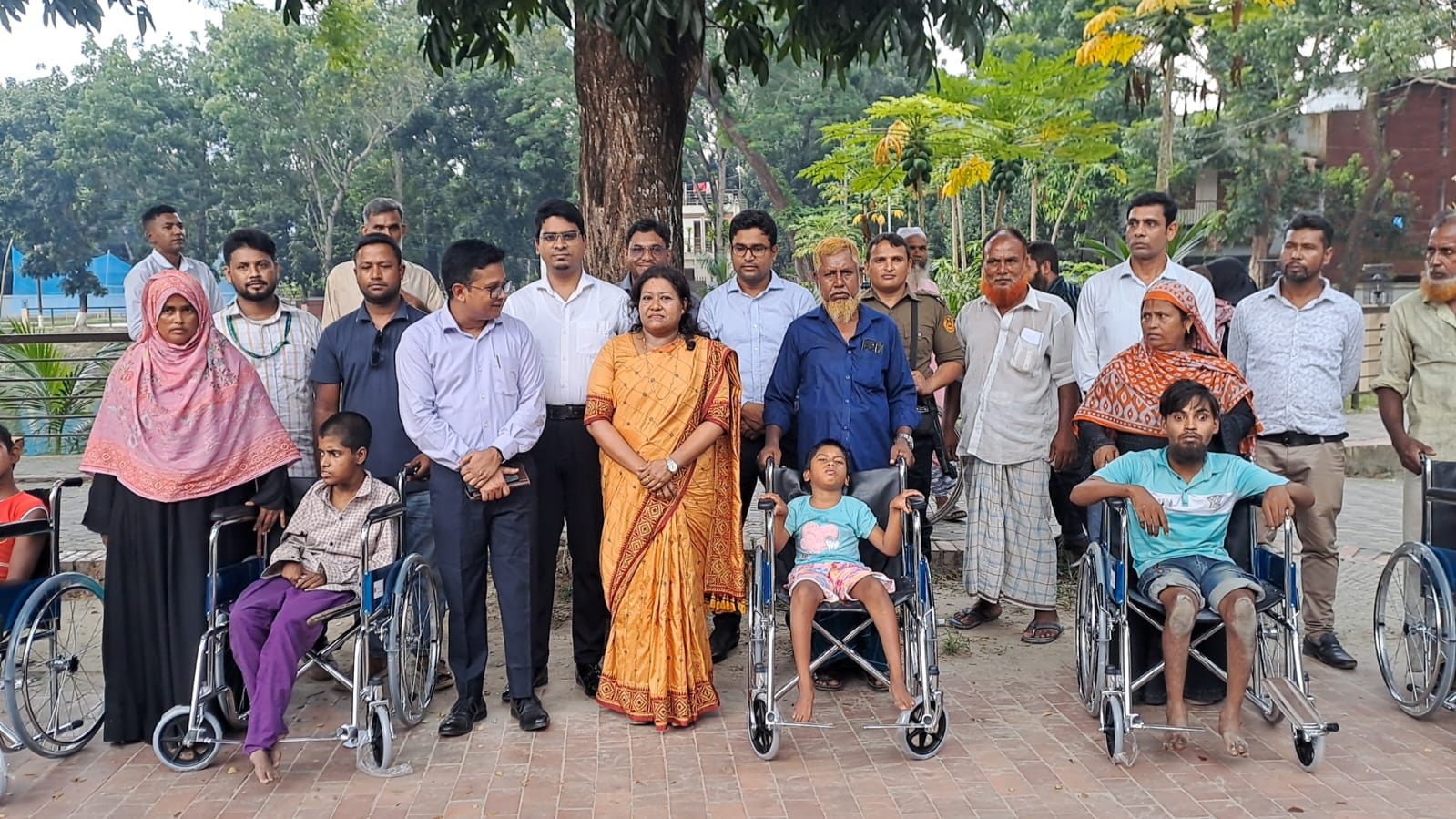 শিবচরে ১০০ বিশেষ চাহিদাসম্পন্ন ব্যক্তি পেলেন হুইলচেয়ার