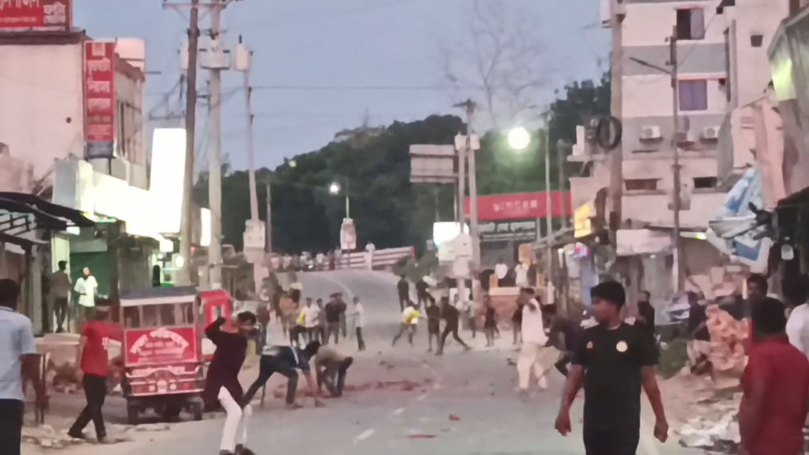 কালকিনিতে উচ্চ শব্দে হর্ন বাজানোকে কেন্দ্র করে সংঘর্ষ, আহত ১০