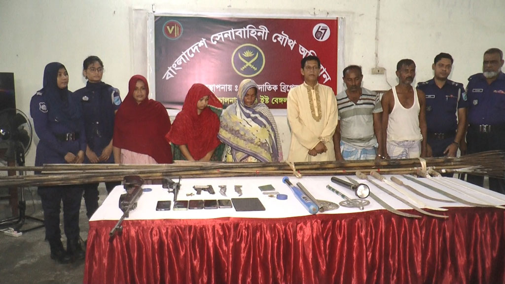 মাদারীপুরে দেশি-বিদেশি অস্ত্রসহ আটক ৬