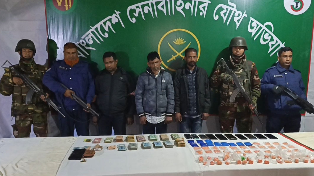 মাদারীপুরে যৌথ বাহিনীর অভিযানে ৭ হাজার ইয়াবাসহ তিন মাদক কারবারি আটক