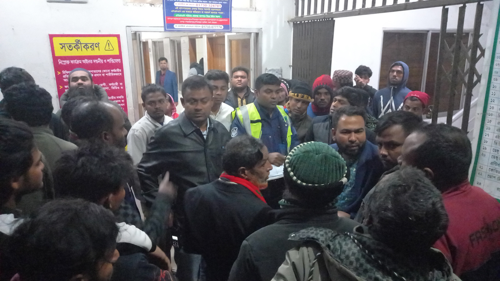 মাদারীপুরে বাসের ধাক্কায় যুবক নিহত