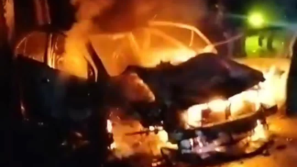 মাদারীপুরে প্রাইভেট কারের ধাক্কায় পথচারী শিশু নিহত, গাড়িতে আগুন দিল বিক্ষুব্ধ জনতা