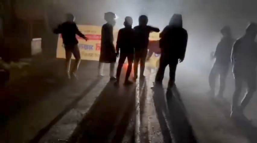 মাদারীপুরে গভীর রাতে নিষিদ্ধঘোষিত ছাত্রলীগের বিক্ষোভ