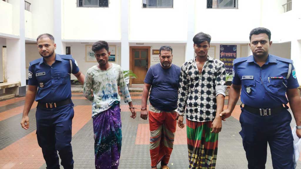 শিবচরে মহাসড়কে গরু ডাকাতি: আন্তজেলা ডাকাত দলের ৩ সদস্য গ্রেপ্তার