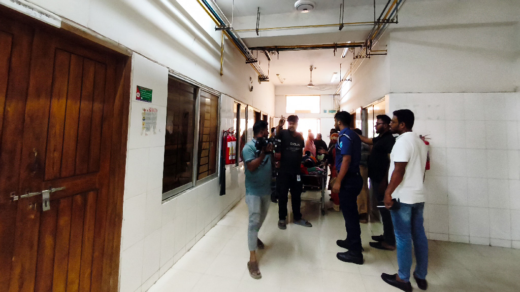 মাদারীপুরে চোর সন্দেহে ৩ জনকে পিটুনি, ১ জনের চোখ উপড়ে ফেলার চেষ্টা
