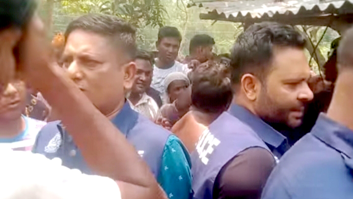 মাদ্রাসায় ছাত্রী ভর্তিকে কেন্দ্র করে দুই পক্ষের সংঘর্ষ, আহত ৩০