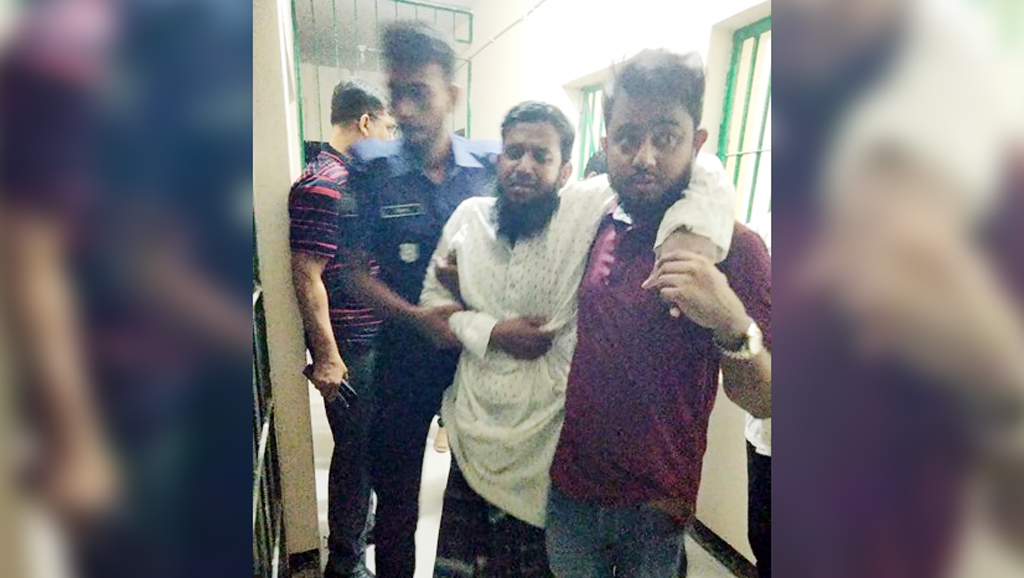 ছাত্রীকে ধর্ষণের অভিযোগে মাদ্রাসাশিক্ষককে পিটুনি