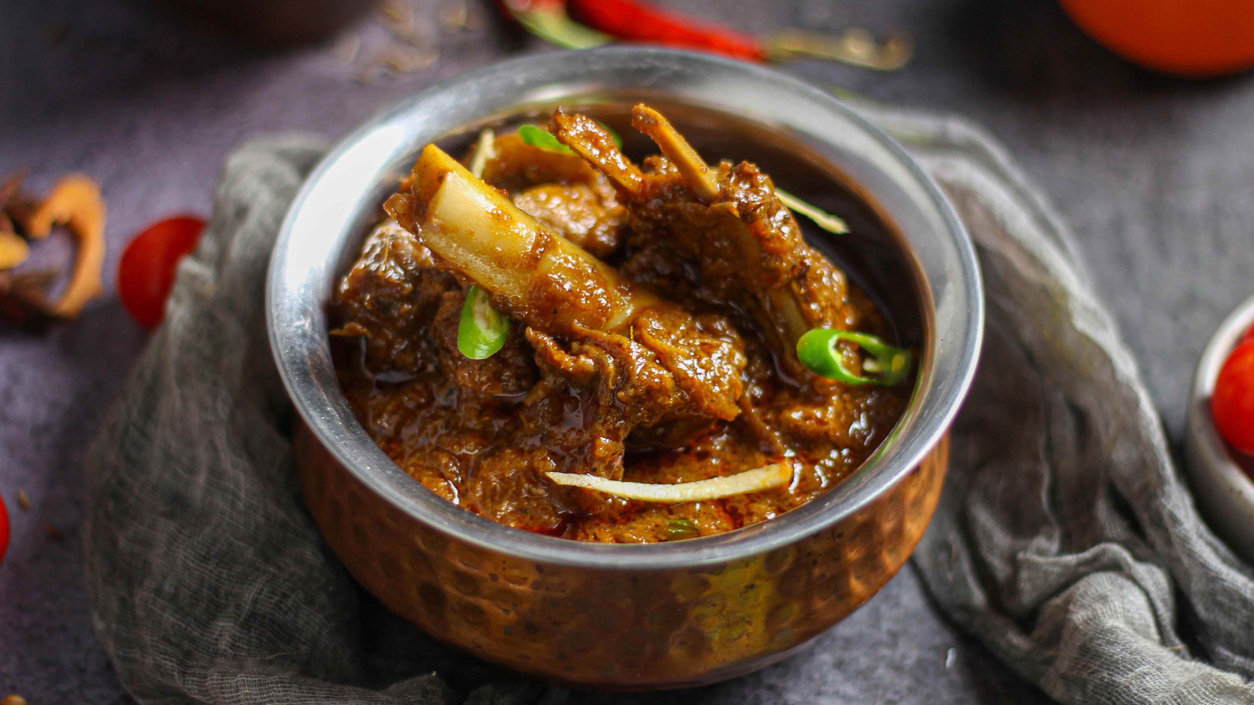 ঈদে শরীরের অবস্থা বুঝে মাংস খান
