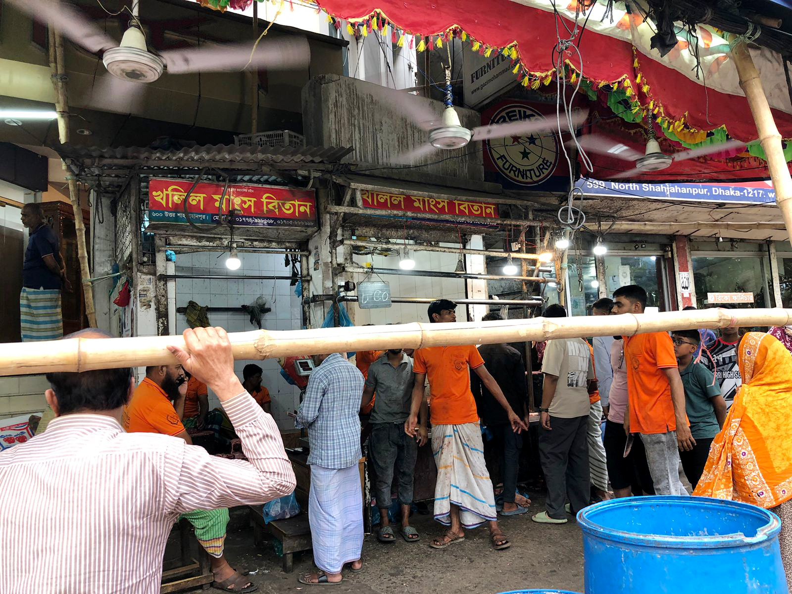 গরুর মাংসের দাম উঠেছে ৯০০ টাকা, মুরগি ৪২০