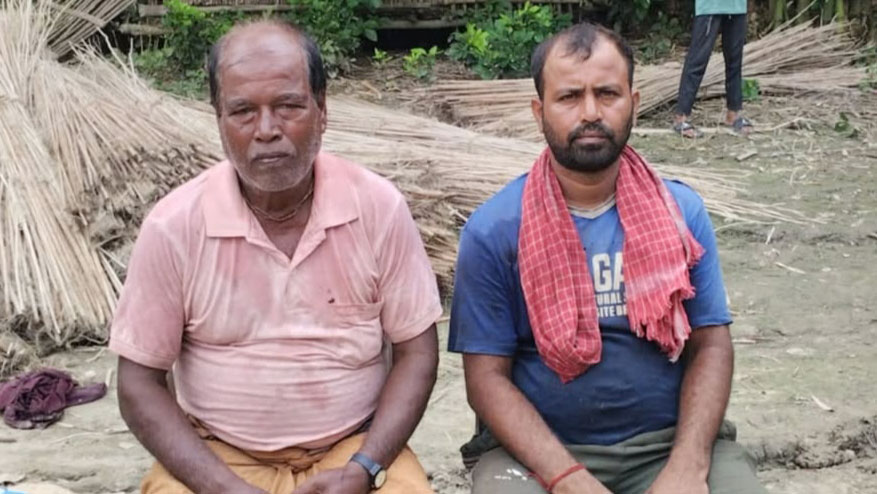 এক বাংলাদেশিকে ধরে নিল বিএসএফ, প্রতিক্রিয়ায় দুই ভারতীয়কে ধরে আনল এলাকাবাসী