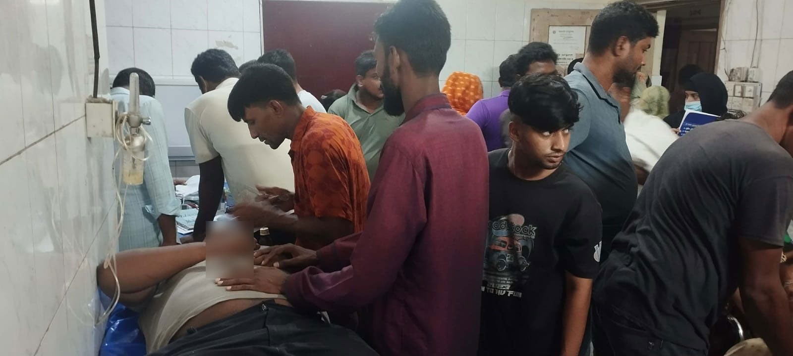 গাংনীতে মোটরসাইকেল-পাখিভ্যান সংঘর্ষে বৃদ্ধ নিহত, আহত ২