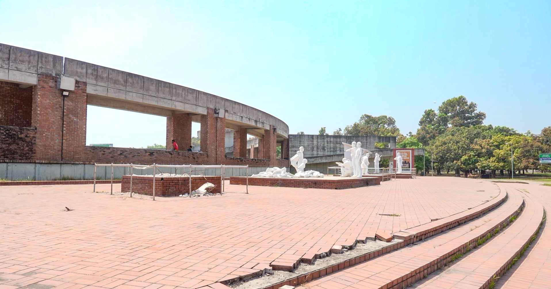 স্বাধীনতার স্মারক এখনো ধ্বংসস্তূপ