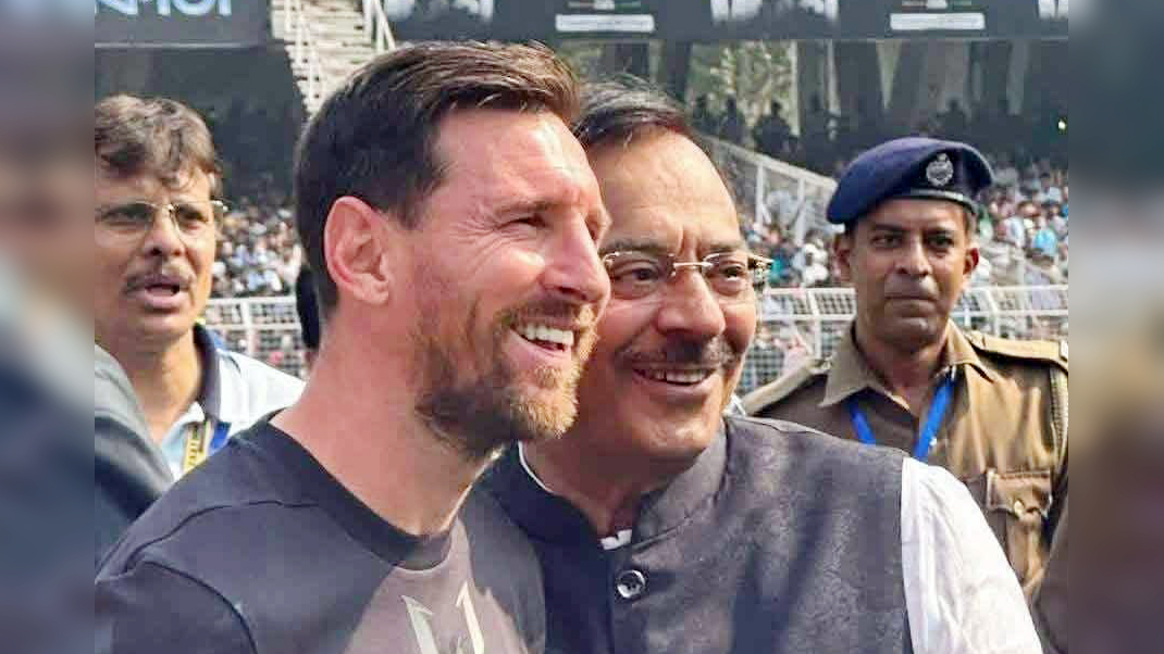 মেসির সফরে বিশৃঙ্খলা, পদত্যাগ করলেন পশ্চিমবঙ্গের ক্রীড়ামন্ত্রী