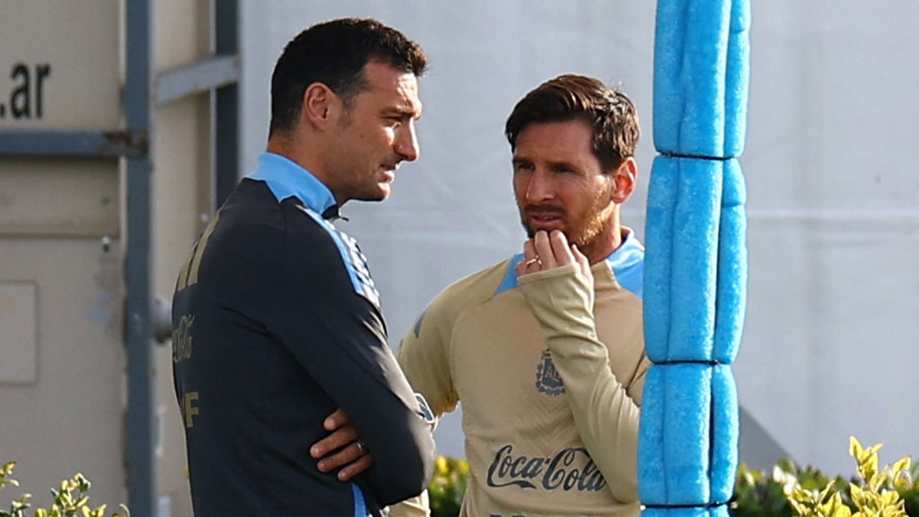 বিশ্বকাপ খেলার সিদ্ধান্ত মেসির ওপর ছেড়ে দিলেন স্কালোনি