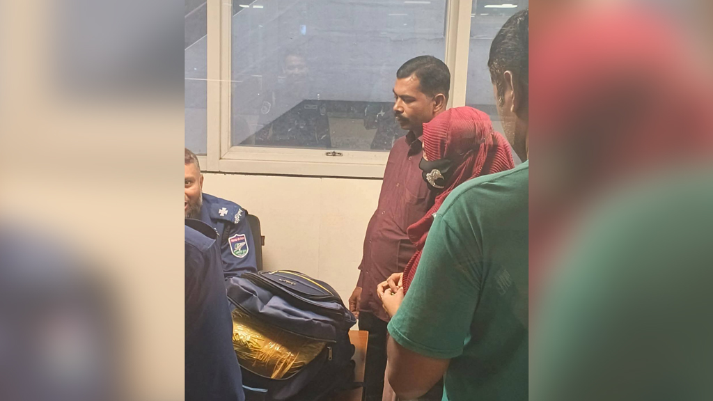 মেট্রো স্টেশনে ব্যাগে মিলল ৮ কেজি গাঁজা, দুই মাদক কারবারি গ্রেপ্তার