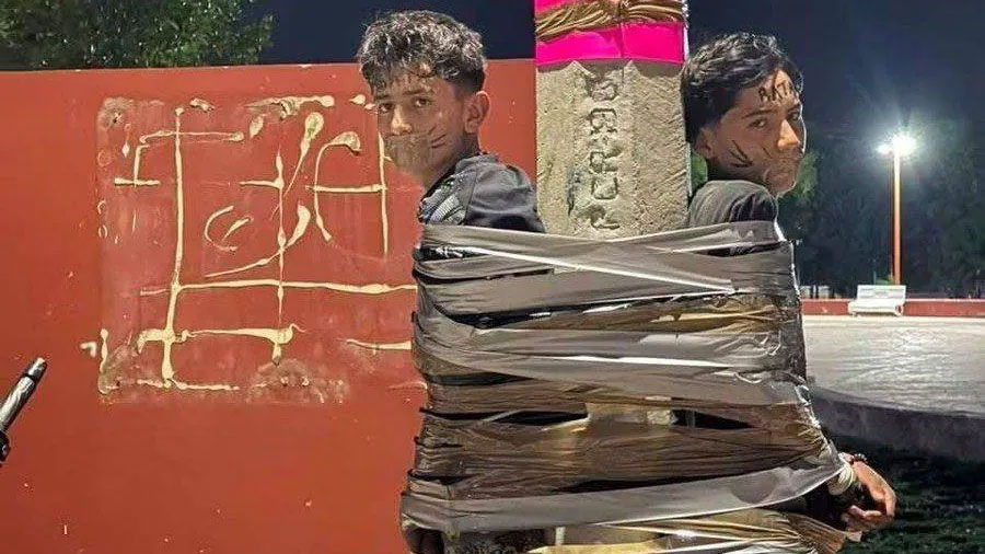 কপালে ‘চোর’ লিখে পাঁচজনকে খুঁটিতে বেঁধে রেখে গেল মেক্সিকোর ‘ব্যাটম্যান’