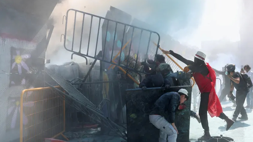 মেক্সিকোতে জেন–জি বিক্ষোভ, পুলিশের বলপ্রয়োগ