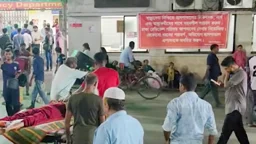 ঢামেকে পার্কিংয়ের দাবিতে অ্যাম্বুলেন্স ধর্মঘট, মরদেহ ও রোগী বহনে ভোগান্তি