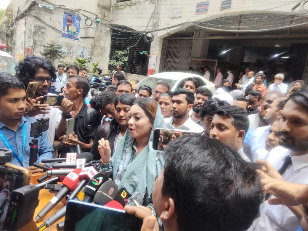 প্রতারণা ও চাঁদা দাবির মামলায় গ্রেপ্তার হয়েছিলেন মডেল মেঘনা আলম। ছবি: আজকের পত্রিকা
