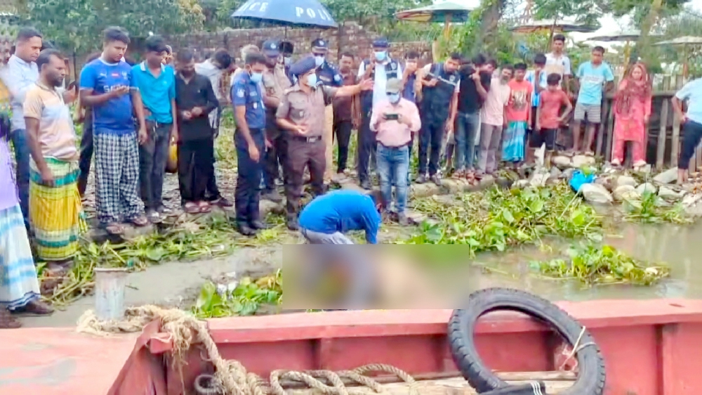 মেঘনা নদী থেকে নারী-পুরুষের অর্ধগলিত লাশ উদ্ধার