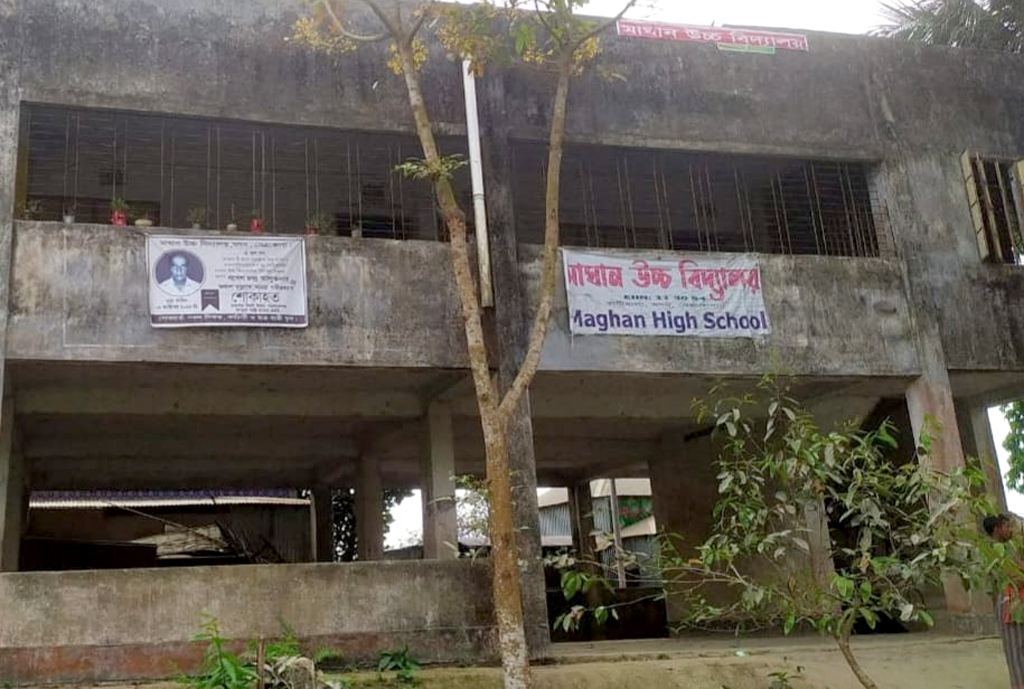 অভিভাবক লাঞ্ছিত, দুই শিক্ষককে শোকজ