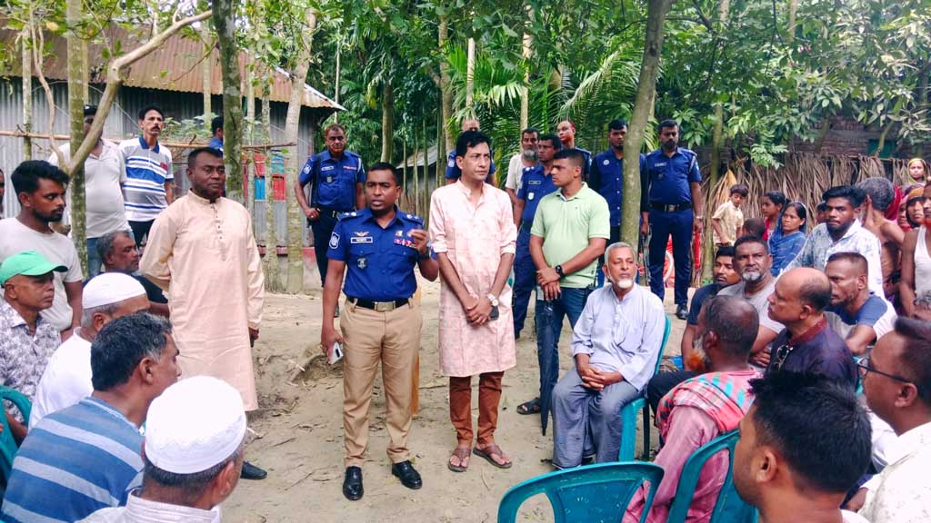 প্রতিবেশীর হামলায় আহত ব্যক্তির মৃত্যু, বাড়িঘরে ভাঙচুর ও লুটপাটের অভিযোগ