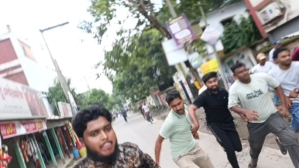 ছাত্রদলের ধাওয়া খেয়ে থানায় আশ্রয় নিলেন শিবিরের নেতা কর্মীরা