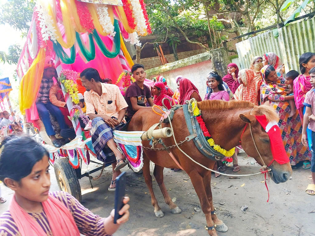 ঘোড়ার গাড়িতে চড়ে বিয়ে