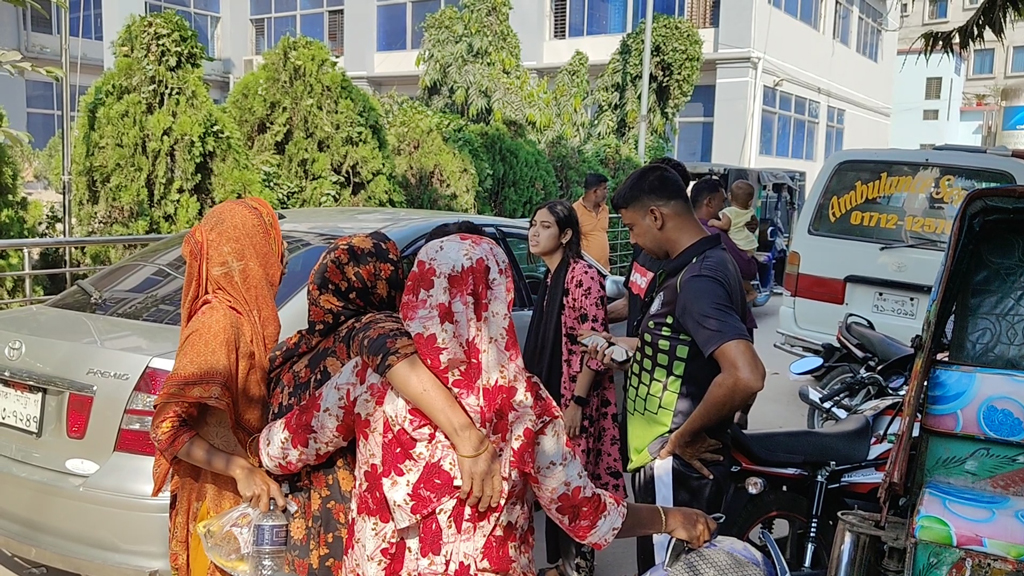সালিসের মধ্যে ১ জনকে হাতুড়ি দিয়ে পিটিয়ে হত্যা, প্রতিপক্ষের বাড়িতে আগুন