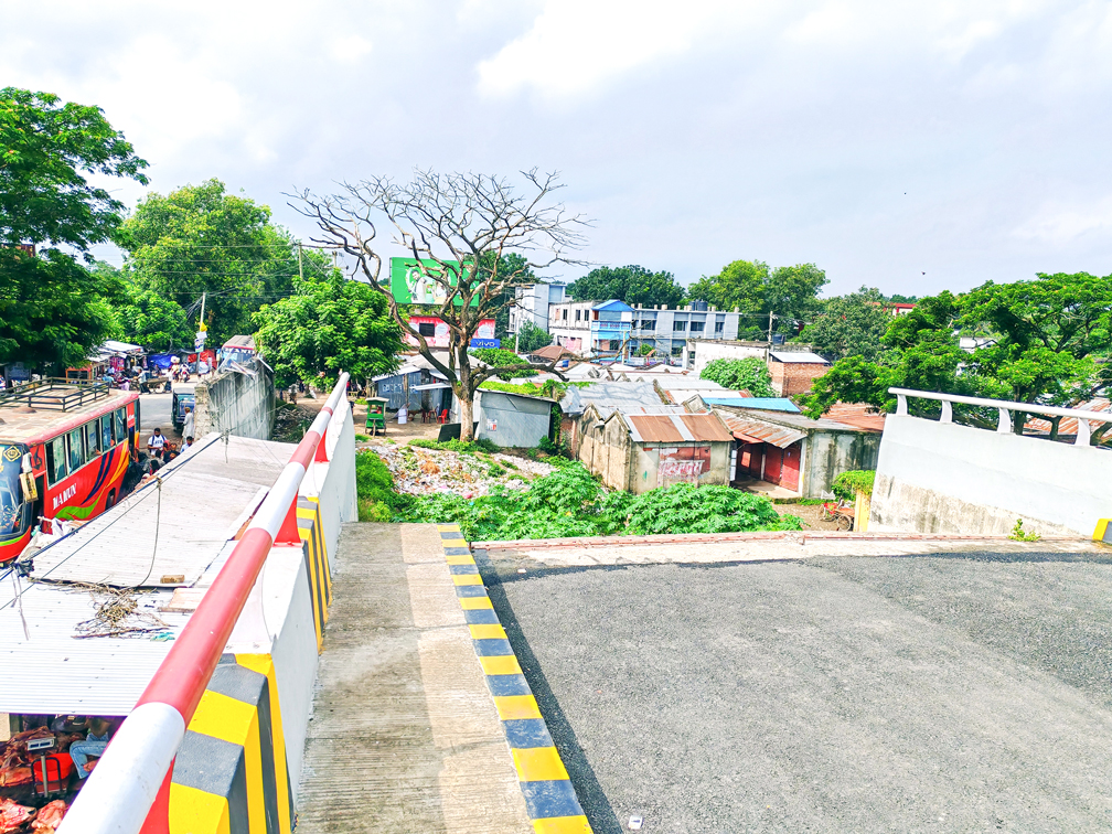 মাগুরা: সংযোগ সড়ক নেই, পড়ে আছে সেতু