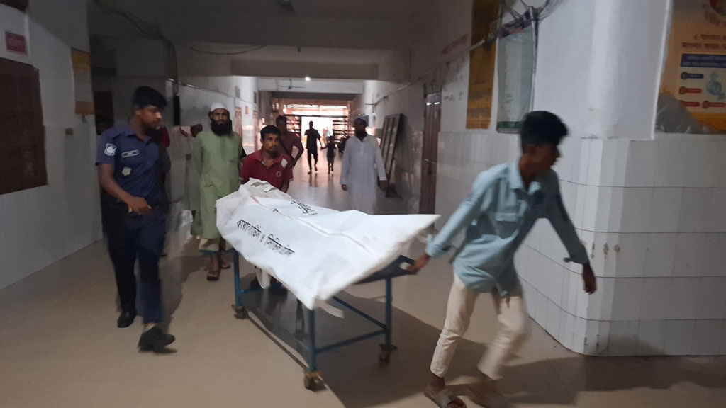 মাগুরায় বাসচাপায় বাইক আরোহী তিন তরুণ নিহত