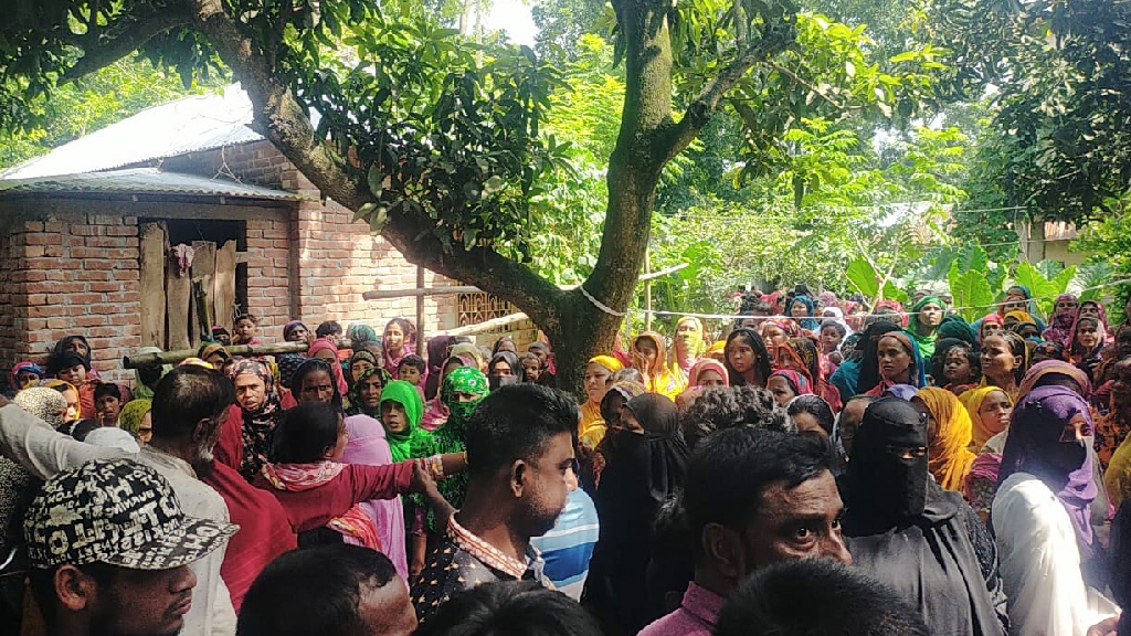 মাগুরায় দরজা ভেঙে ঘরে ঢুকে শাবলের আঘাতে স্ত্রীকে হত্যা