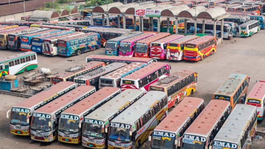 মহাখালী বাস টার্মিনালে দাঁড়িয়ে থাকা বাসে হঠাৎ আগুন