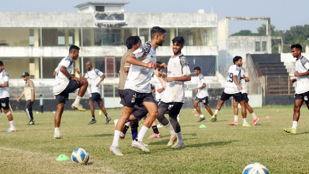 শেষ মুহূর্তের গোলে হার এড়াল মোহামেডান