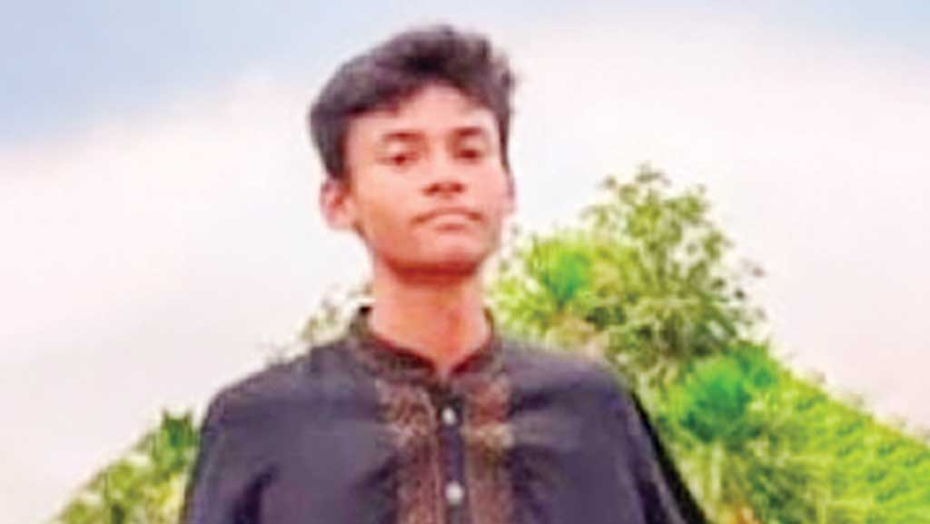 ভাত প্লেটে রেখেই বেরিয়ে যায় আদিল
