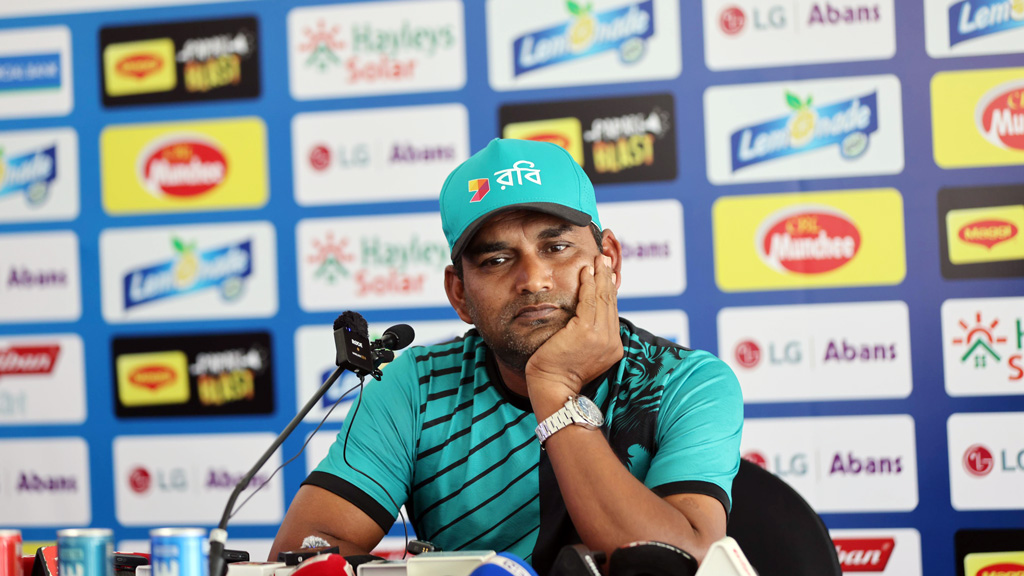 ‘কাউকে দ্রুত আকাশে তুলবেন না, নামাবেনও না’