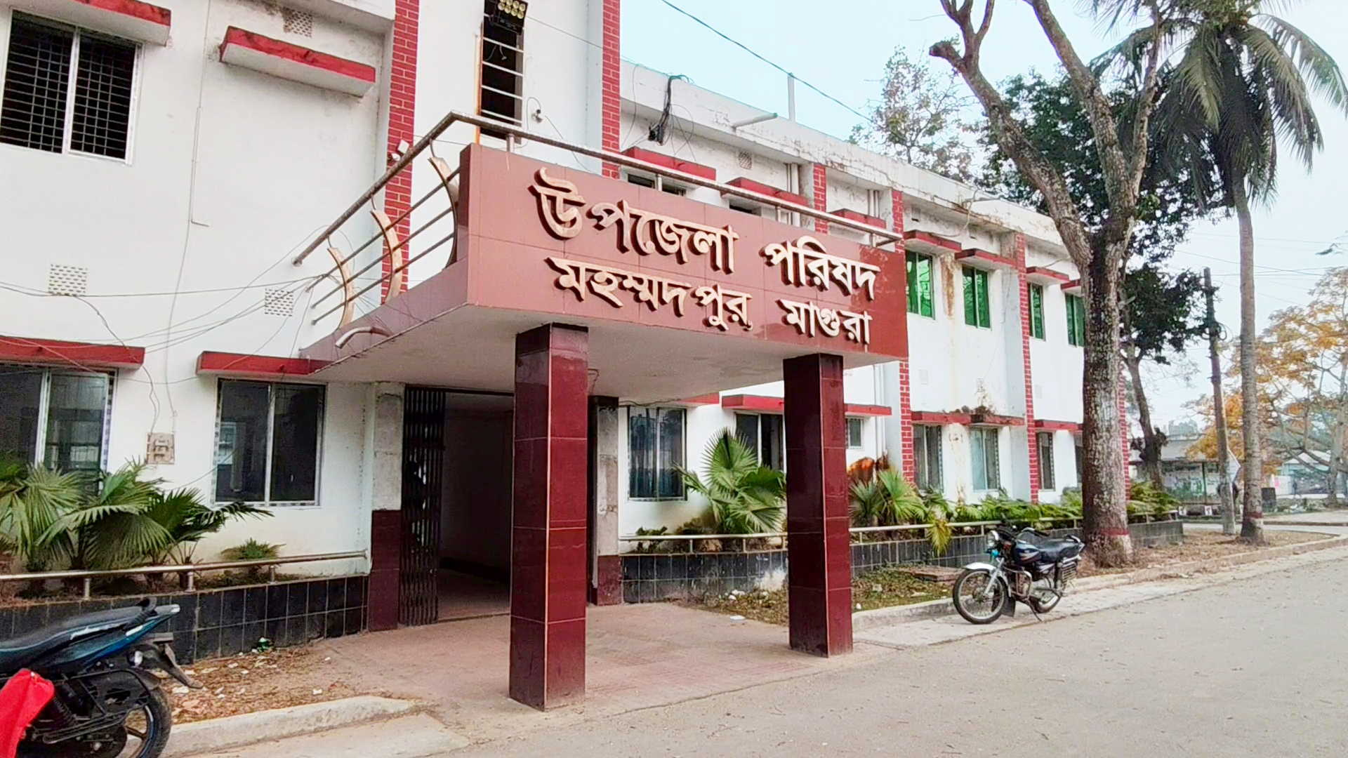ইউএনও অফিসে রেখে আসা বুদ্ধিপ্রতিবন্ধী নারীর লাখ টাকা উধাও