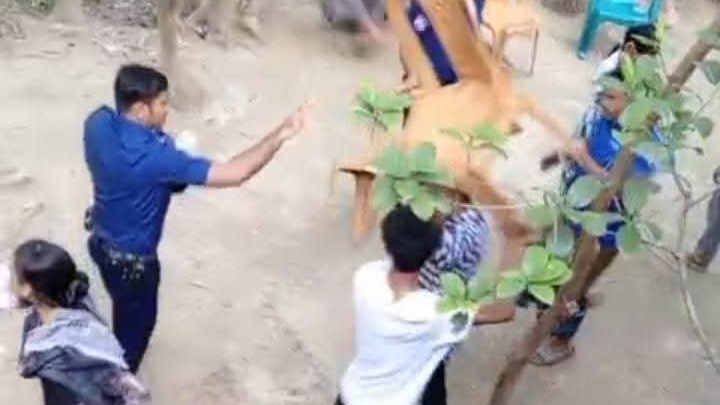 পুলিশের সামনে হত্যার অভিযোগ: মেহেন্দীগঞ্জে বিএনপি নেতা বহিষ্কার, খুনিরা অধরা