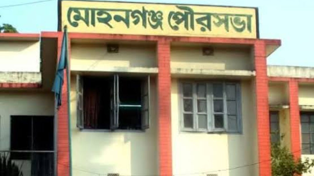 মোহনগঞ্জে পৌরকর্মীর বিরুদ্ধে ওয়ারিশান সনদ আটকে রাখার অভিযোগ