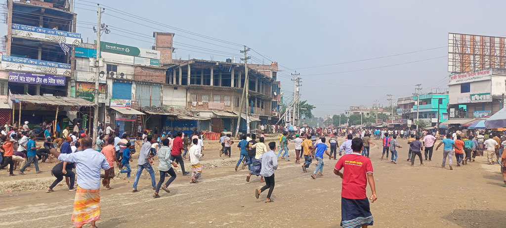 দলীয় প্রার্থী ঘোষণার পর গাংনীতে বিএনপির দুই পক্ষের ব্যাপক সংঘর্ষ-ভাঙচুর, আহত ১০