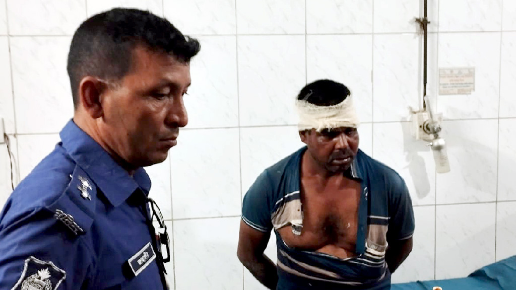 শিশুকে কুপ্রস্তাব দেওয়ায় ভ্যানচালককে পুলিশে দিল জনতা